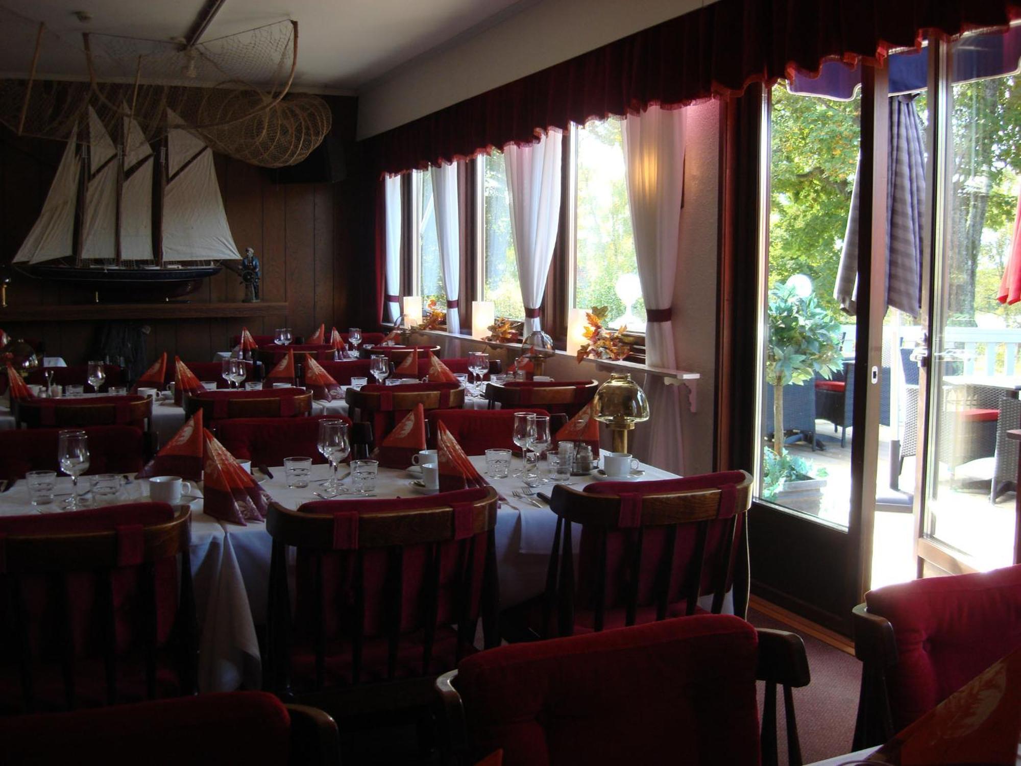 Eckeroe Hotell & Restaurang Ngoại thất bức ảnh